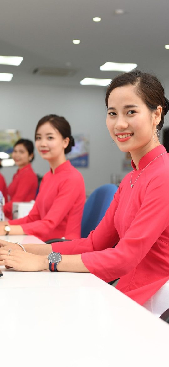 adulttale 客户端检索结果页，关键词命中的条目按相关度排列，每条下方带一行上下文片段，方便快速判断是否为目标内容